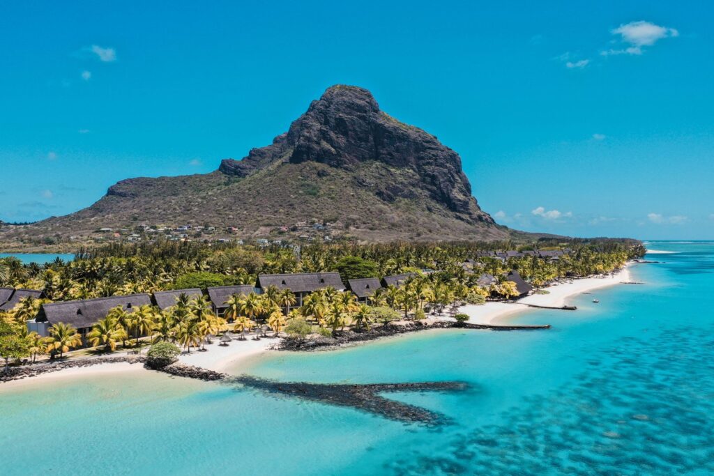 Paradis Beachcomber Beach & Mountain View