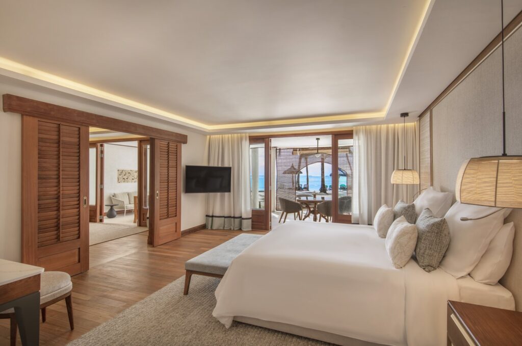 Paradis Beachcomber Senior Suite Beachfront