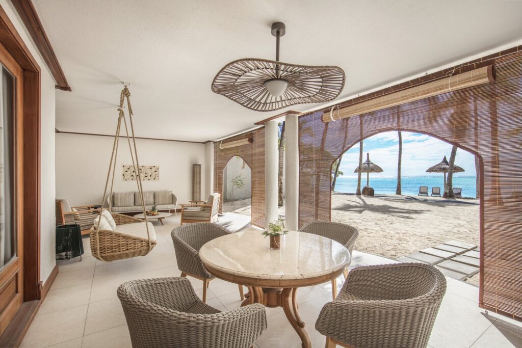 Paradis Beachcomber Senior Suite Beachfront