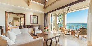 Beachfront Access Grand Suite - Living Room