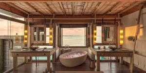 Gili Lankanfushi - Maldiverne - Badeværelse med udsigt