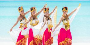 Hideaway Maldives weddings indonesian dancing (3)