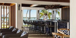 OO_LeSaintGéran_FB_La_Terrasse_Bar_With_Bartender_Small