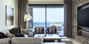 WOW Beachfront Infinity 3-bedroom Villa_Sea View_Living Room